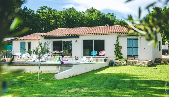 Villa Avec Piscine au Pied de la Sainte-victoire