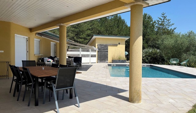 Villa Avec Piscine au Cœur de Larmagnac