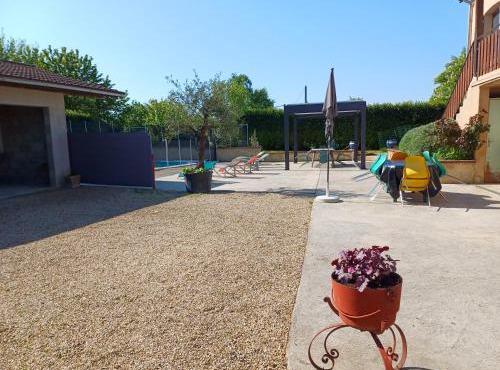 Villa avec piscine au calme à la campagne