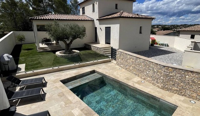 Villa Avec Piscine Chauffée aux Portes de la Garrigue