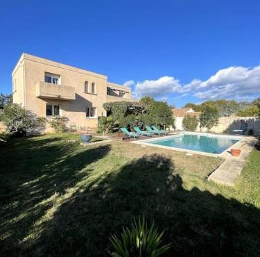 Villa avec piscine, climatisation et studio indépendant