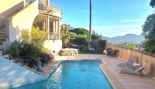 Villa Avec Piscine Comme à la Campagne, Proche Centre Ville, Plages