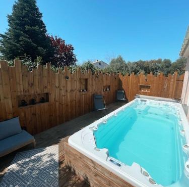 Villa avec piscine entièrement rénovée à 5min de la plage de pinia