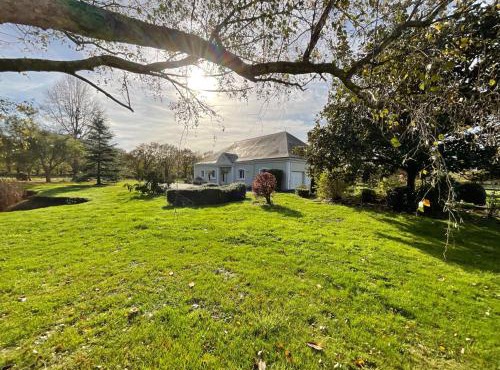 Villa avec piscine intérieure au calme de la campagne