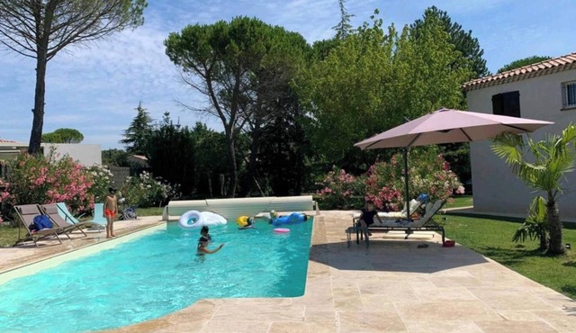 Villa Avec Piscine, Jardin Proche Gare Tgv, Apport, Aix en Provence et Marseille