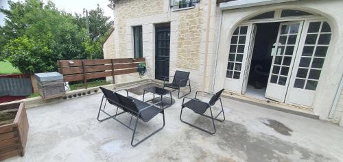 Villa avec piscine privée près de Montgivray, 120 m²