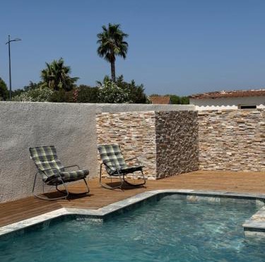 Villa avec piscine privée entre terre, ville et mer