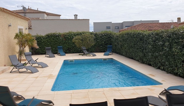 Villa Avec Piscine Privée et Salle de Jeux Proche des Plages