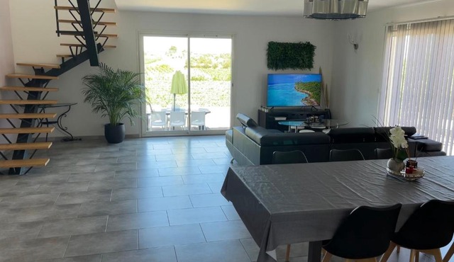 Villa avec vue sur vignes à 15min des plages
