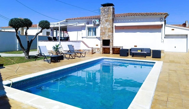 VILLA AVET *Private Pool* Large Terrace,Free AirAcon,Wifi,Sheets/Towels