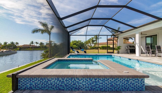 VILLA AVIVA - modern, boat-lift, large south-facing terrace with spa/pool