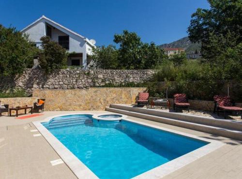 Villa Avoca - Four Bedroom Villa with Swimming Pool