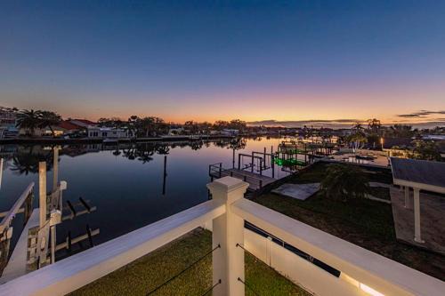 Villa Azule-Waterfront-Dock-Free Amenities-Bikes-Fishing and Beach Gear