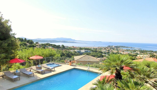 Villa Azur Golf 5*, sea view, quiet, close city center, air conditioning, WIFI