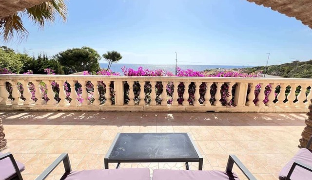 Villa Azzurra - Sea view and direct access to the beach