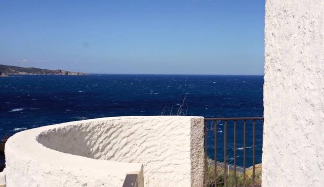 Villa B. A unique location with sea view
