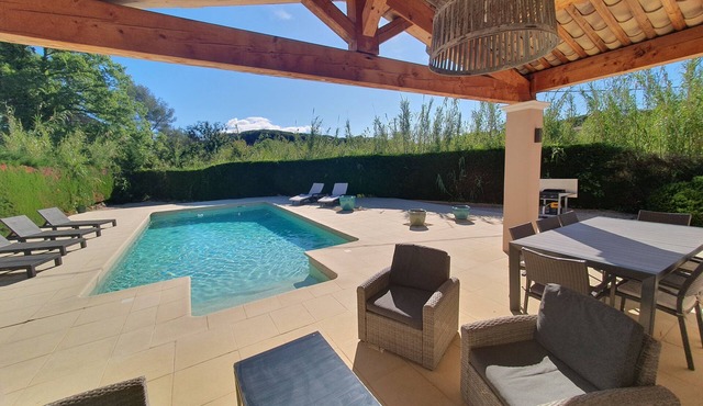 Villa B.Real Provencal charm at the foot of the vineyards