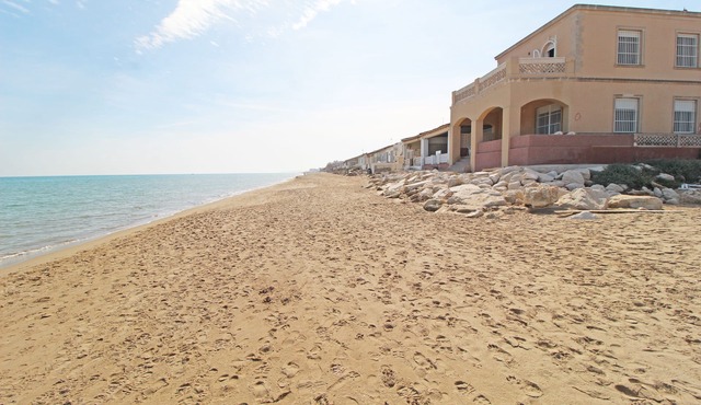 Villa Babylon: September Offer !First Line of the Beach !