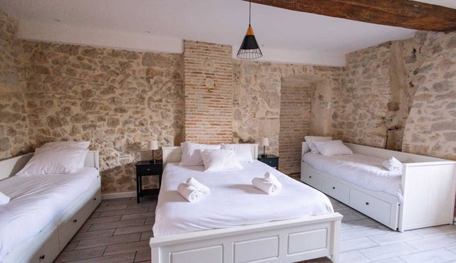 Villa Bacchus at the water's edge, heated pool