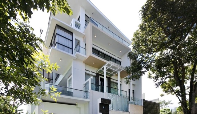 Villa Bandung DagoResor 7BR up 45 people Private Swimming Pool & Roof Garden BBQ