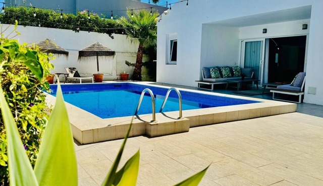 "Villa Banus", Puerto Banus, is next to the beach with a Private Pool