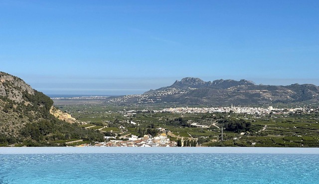 Villa Barbara, Spain