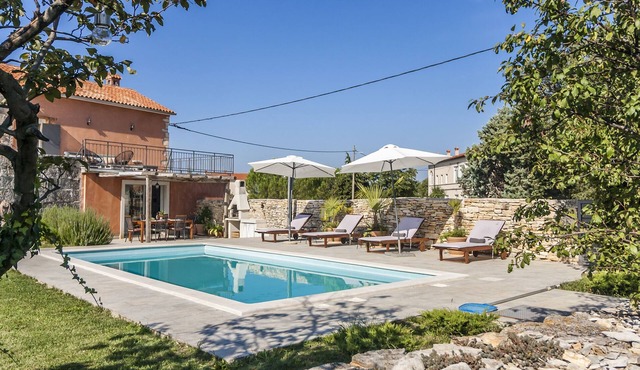 Villa *, barbecue, free wifi, suitable for family