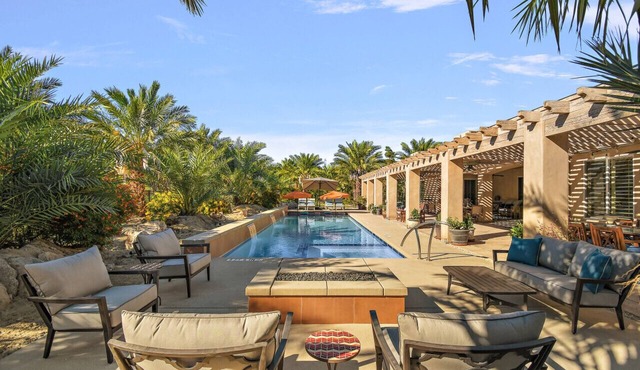 Villa Barhi - A Mediterranean Palazzo - Close to Acrisure Arena