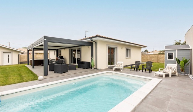 Villa "Bassin d'Arcachon" with Private Pool, Private Terraces and Wi-Fi