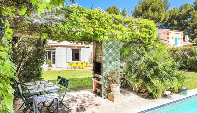 Villa 'Bastide Les Oréades' with Private Pool, Wi-Fi and Air Conditioning