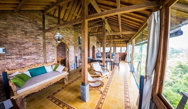 Villa Batu Hill is a traditional style Limasan house.
