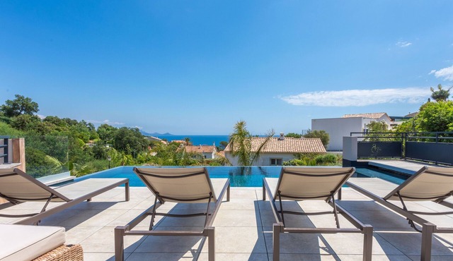 Villa 'Belenos' with Sea View, Wi-Fi, and Air Conditioning