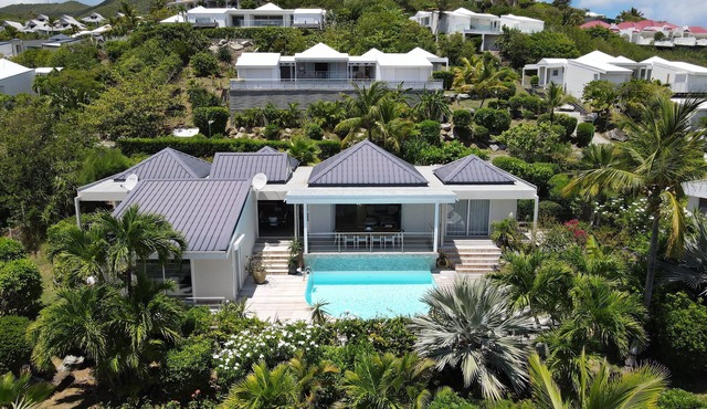 VILLA BEL'VUE ALL ON FOOT, 350m from the beach, restaurants and shops.