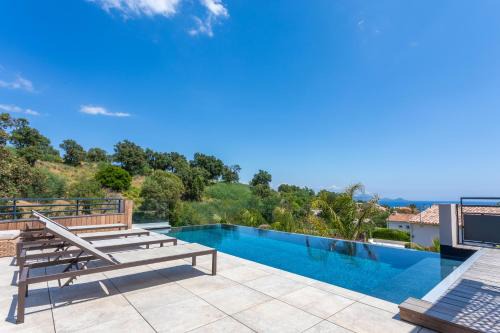 Villa Belenos Piscine vue mer