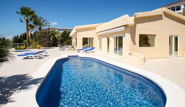 Villa Belinda - Three Bedroom Villa, Sleeps 6