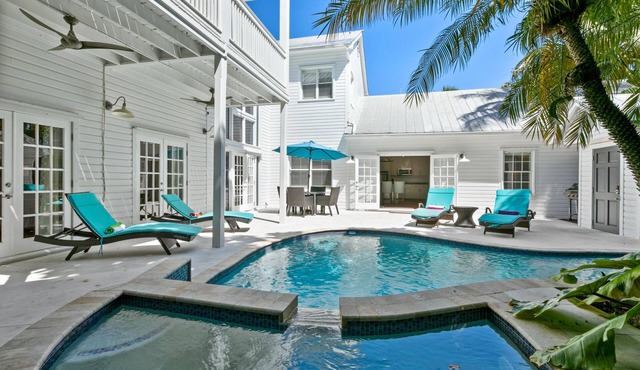 VILLA BELLA - AN EXCEPTIONAL 5/4 ISLAND HOME-Convenient to Old Town