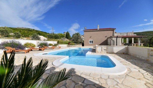 Villa Bella - Five Bedroom Villa, Sleeps 10