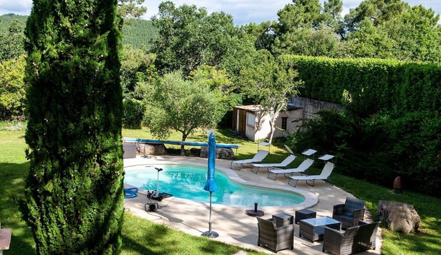 Villa Bella Heated Pool & Garden Family Holiday Home with Wi-Fi