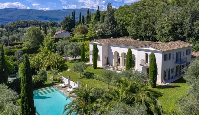 Villa Bellecour - with tennis court