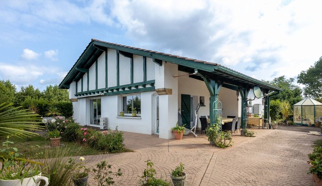 Villa 'Belle Maison Basque à Bardos' with Garden & Wi-Fi