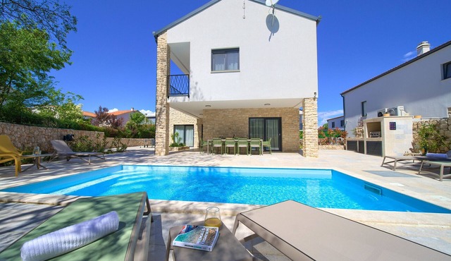 Villa Bellissima with heated pool