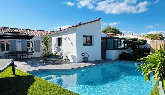 Villa Belmaré, 2 bathrooms, heated swimming pool 8/4m Apr to All Saints vacations!