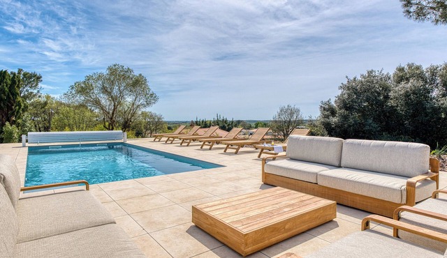 Villa Belvédère: Pool, Spa, Panoramic View, Sleeps 8 in Brem