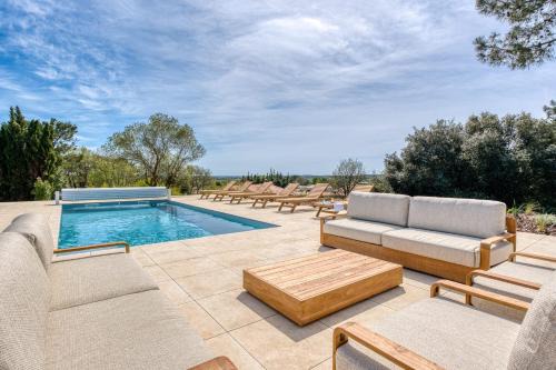 Villa Belvédère Pool Spa Panoramic View Sleeps 8 in Brem