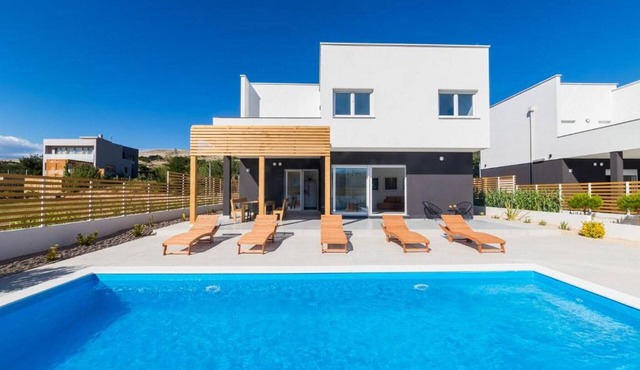 Villa Belveder II - charming house with outdoor pool