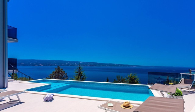 Villa Belvedere with heated pool, billiards, Media room, sea views,10 pax