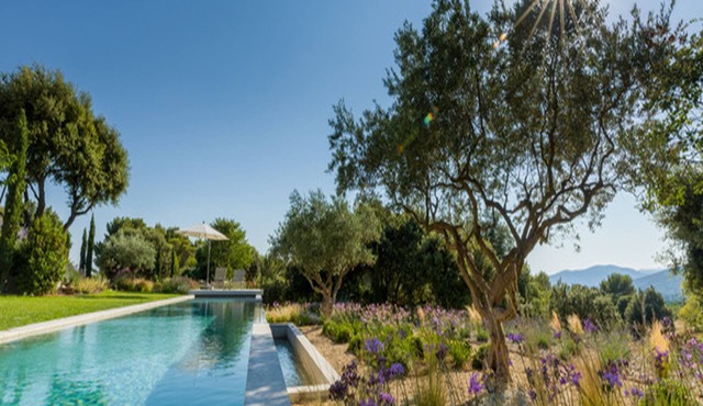 Villa Benéche at the foot of the Luberon in the village of Vaugines