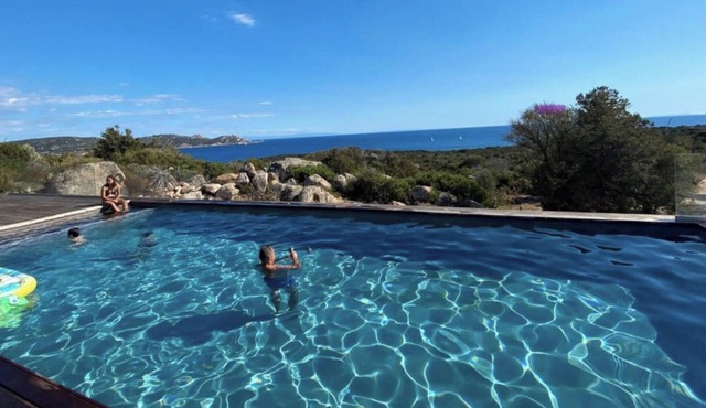 Villa Bergerie. Swimming pool. Seaside. Intimate and heavenly. Exceptional view