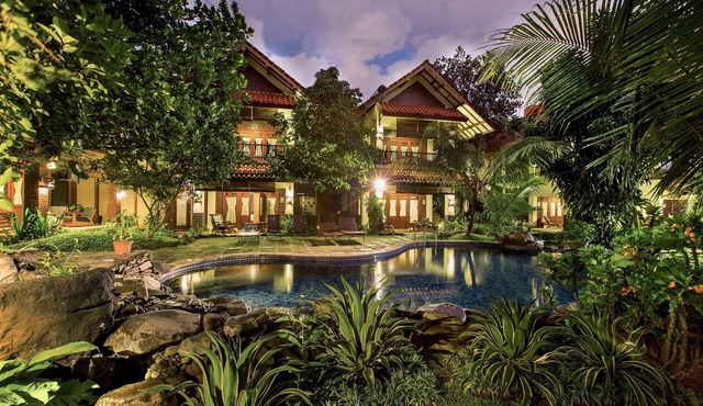 Villa bernuansa taman yang asri