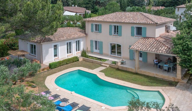 Villa Berrette – Luxury holiday villa with heated private pool near Pont du Gard
